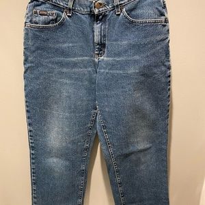 Levi’s Short Mom Jeans